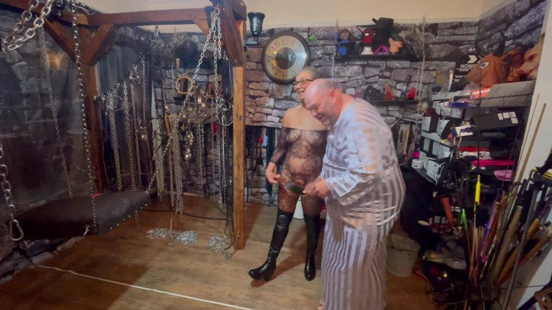 Aaexperiencesltd: Lanista Beaer Teaches Blackberrymilf How Ro Spank with a Belt.