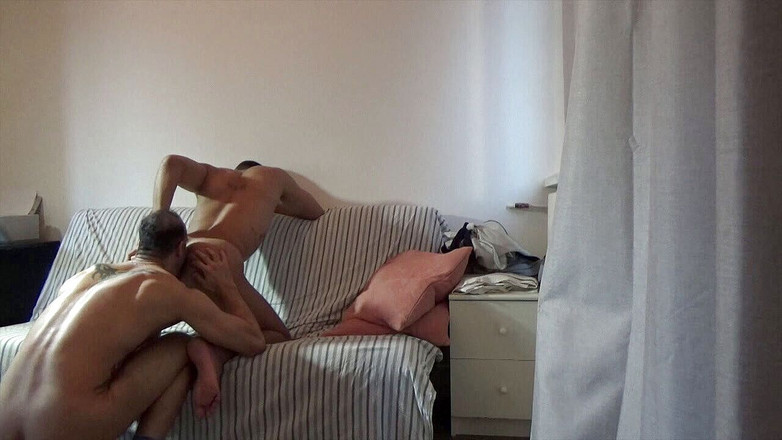 INTERRACIAL BAREBACK SEX: La troia latina Apollo scopata senza preservativo dall'superiore discret arabo