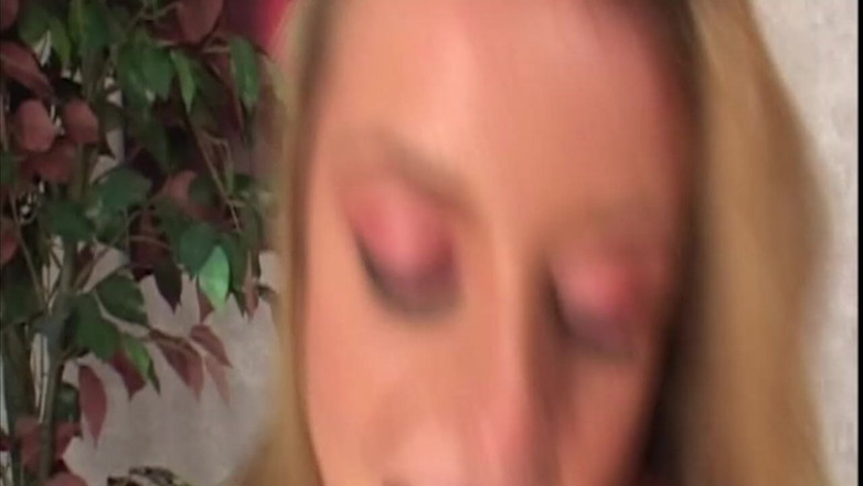 RetroTrashX: Vanessa ukazuje nevlastnímu tátovi svou čerstvě oholenou kundičku