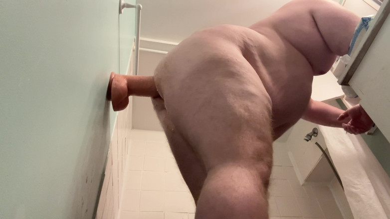 Charlieboy69: Regangan pantat saya dengan dildo besar-besaran