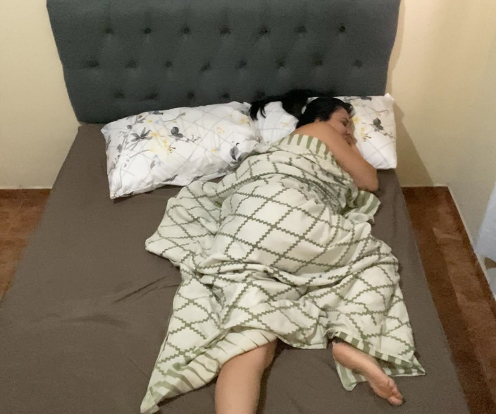 Mtha: Tante nakal ini lagi asik beristirahat sambil bugil dan keponakan...