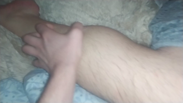 MartyBrady: Ursul twink se joacă cu picioarele și picioarele iubitului său