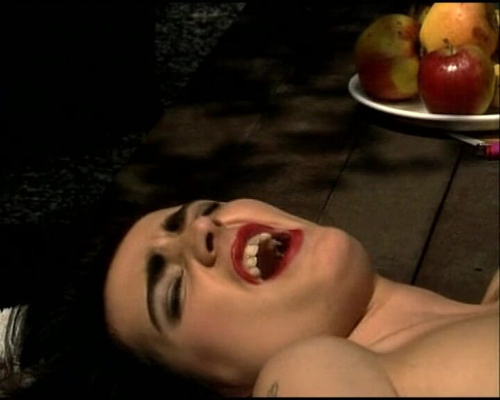 Deutscher hardcore: Эту стильную даму из Германии трахнули на вечеринке у бассейна