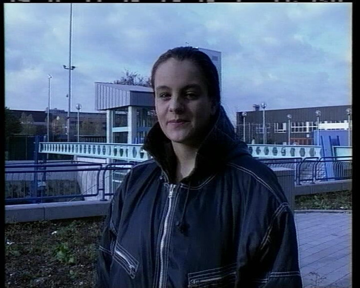 Deutsche Madchen: Cette secrétaire de bureau d’Allemagne joue avec son jouet préférée