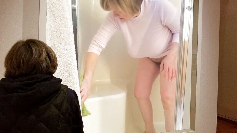 MarieRocks: Tubuh cewek cantik 63 tahun adalah karya seni