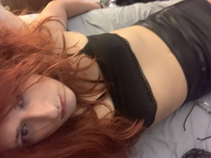 Elle-P: Femboy CD menyembur zakar menggesel air mani antara peha tebal