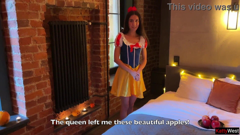 Katty West: Sněhurka tajně od královny měla sex s trpaslíkem na Halloween