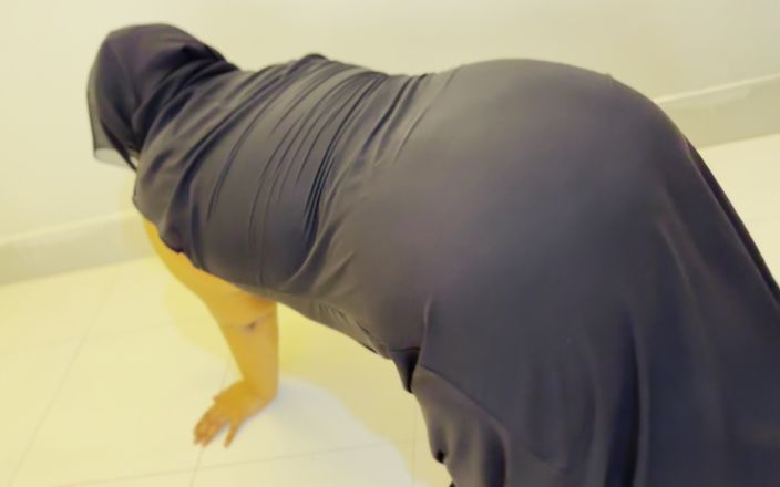 Aria Mia: Big Ass Muslim Aunty Has to Leave Burqa and Hijab,...