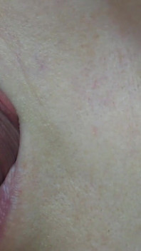 Penetración de mirilla con la lengua durante una mamada
