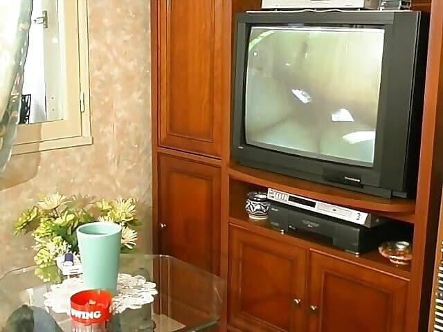 Planete Francaise: Une Française pulpeuse fait plaisir à son homme partout dans la...