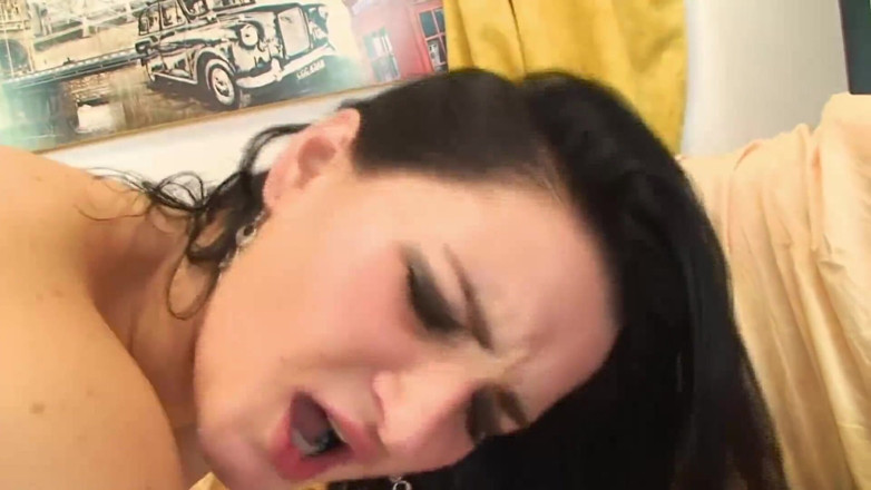 Vintage Climax: Busty brunette humping like pro
