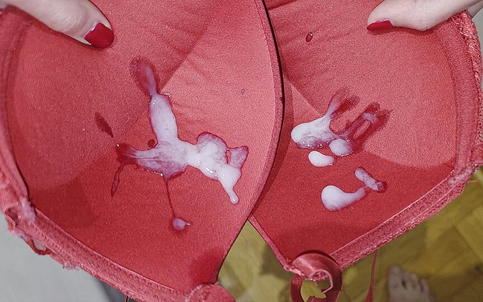 CherryDream: Enorm spermasprut i behåkoppar, efter fantastisk avsugning och tuttjobb