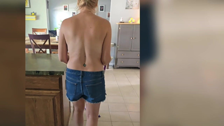 Ladyandme: Topless Lady Cleaning House