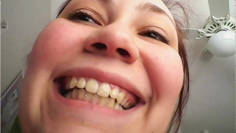 Lenna Lux: Gigante enfermeira encolhida experimento