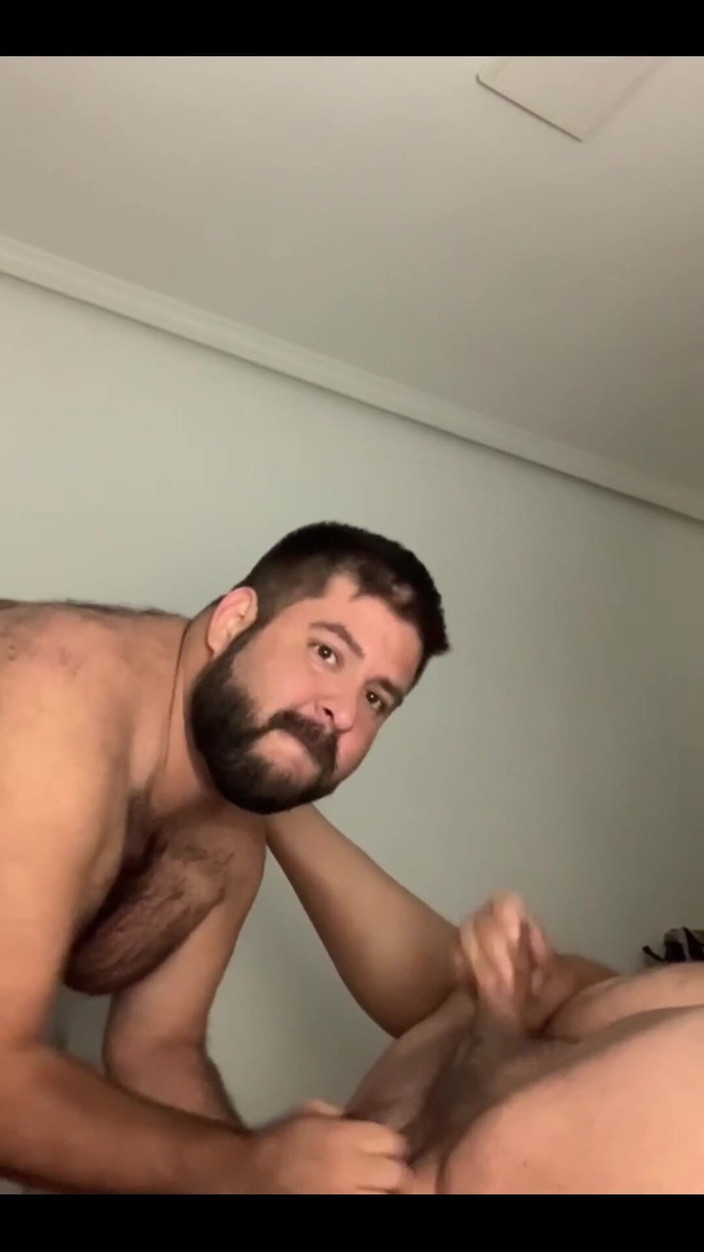 Ksanchez1203: Tombul bir yutmacıyım, efendimin götümle oynaması ve beni boşaltması hoşuma...