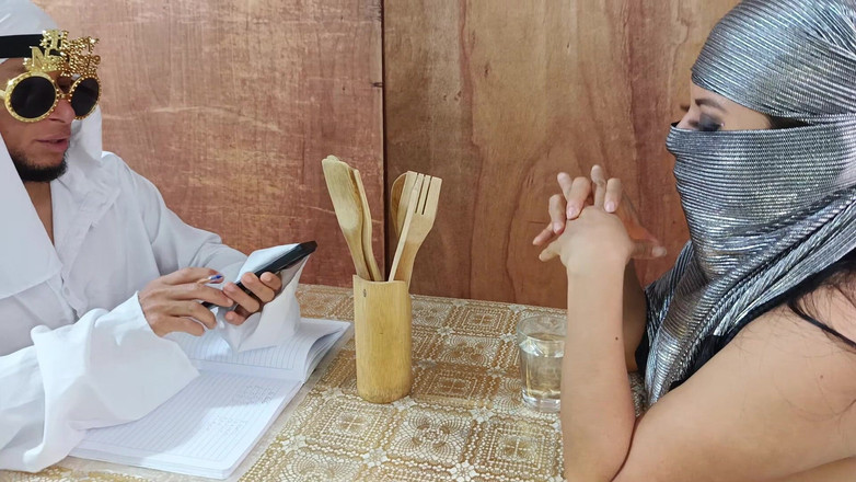 NEGRITA SEXY: Le pide al jeque árabe más tiempo