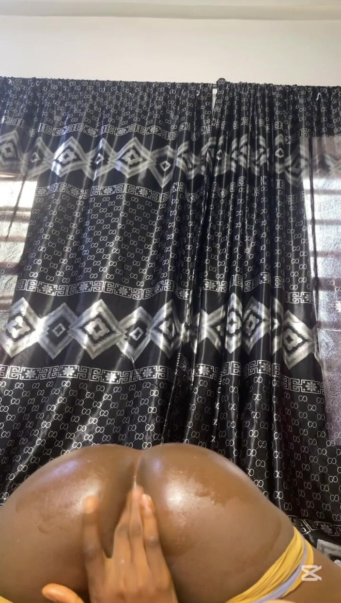 Aded-Toxic: Seksowny Twink sam w domu się niegrzeczny 1
