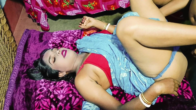 Anal girl: Indická manželka šuká svého zetě v koupelně