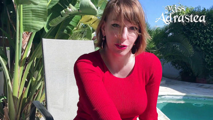 Miss Adrastea: Mi sgrilletta, il mio segaiolo in nylon!