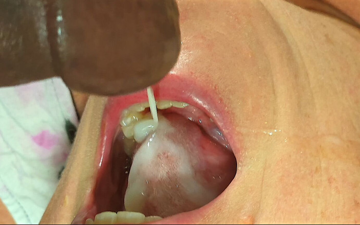 Big juicy ass booty clapper & jamdown: 黑人玩尝试不射精挑战，他的妻子吮吸他的鸡巴，最后在她的嘴里射精