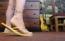TLC 1992: Yellow flip flops