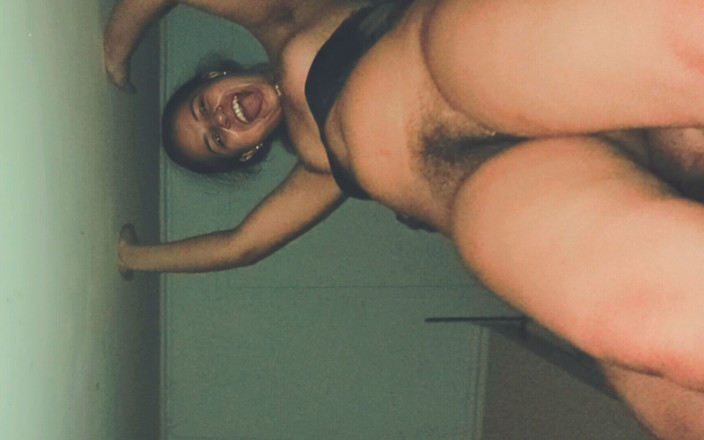 Hot Sis: Desi Bhabhi neuken met grote pik en volop genieten