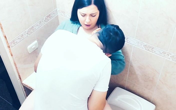Nadia the big ass moroccan: Ik neukte mijn stiefzus in de badkamer