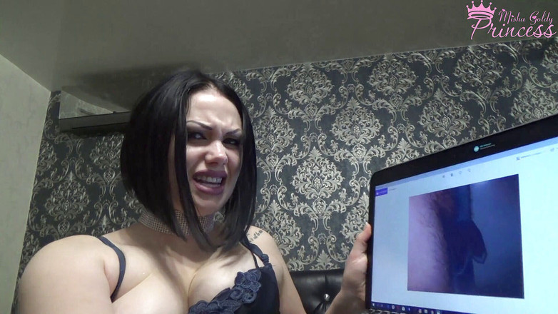 Goddess Misha Goldy: 処女と彼の小さなコックで笑う