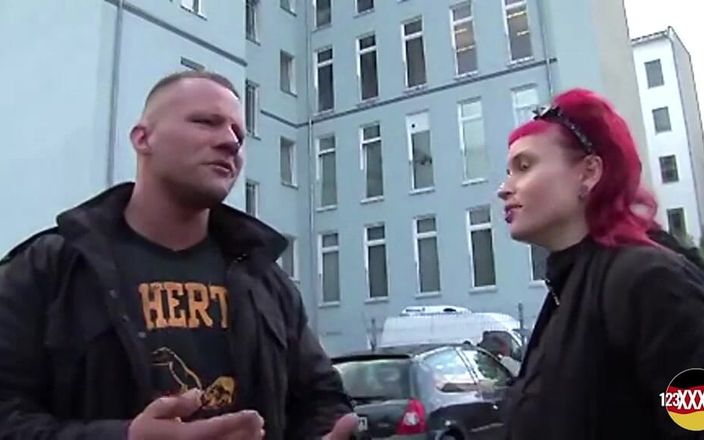 123XXX - 100% Amateurs: Дикая немецкая девушка с рыжими волосами трахается в лесу