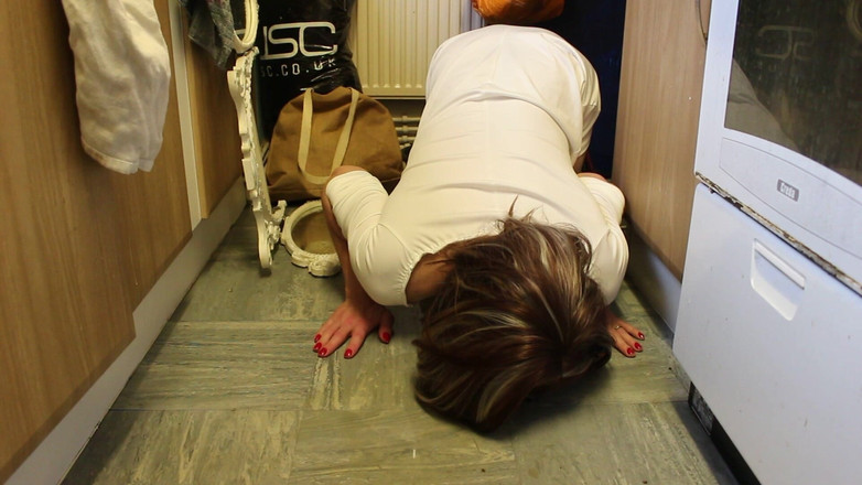 Lilly Disgrace: 小便ポーチ