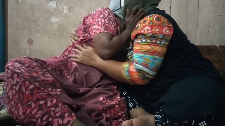 Benita sweety: Tamil Lesbian Aunty Hot Sex with Young Boy