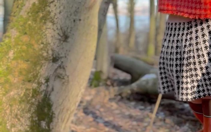 Sonya Pretty: Nacktes mädchen im wald