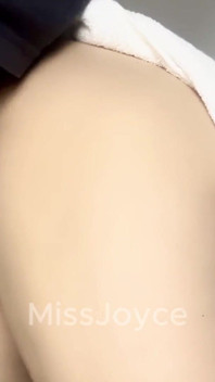 Wife in Towel Fucks the Delivery Man While Her Husband Is at Work