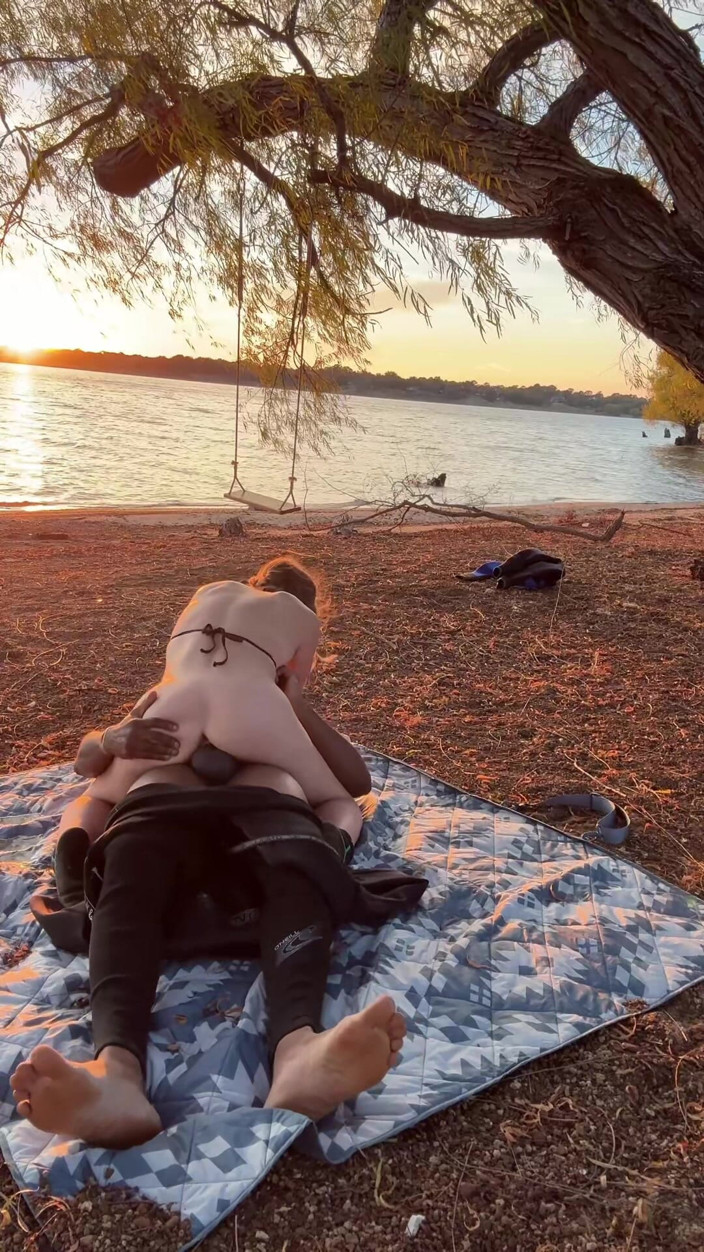 Jackrackemxxx: 海盗在荒岛上乱搞荡妇