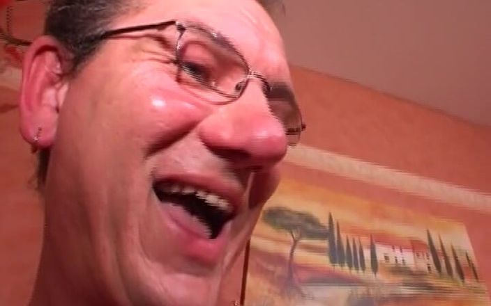 Deutsche Camgirls: Çoraplı bu klas Alman bayanı amını siktirirken izle