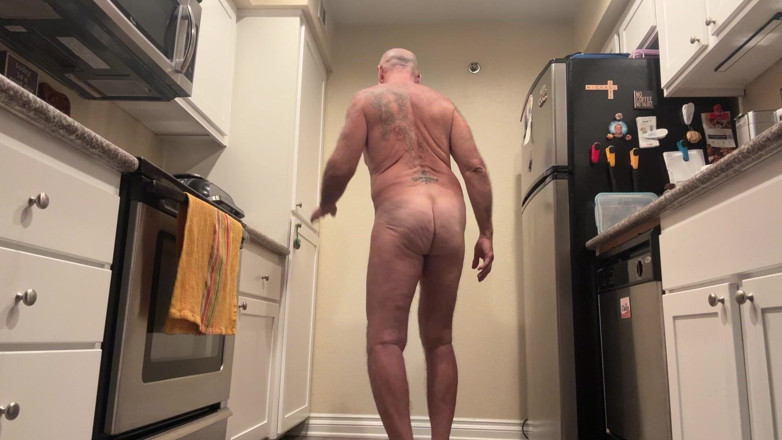 feedmedick: Naked in the Kitchen
