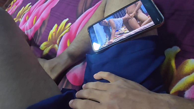 Shashi X: Sora vitregă frumoasă se uită la porno și a futut-o
