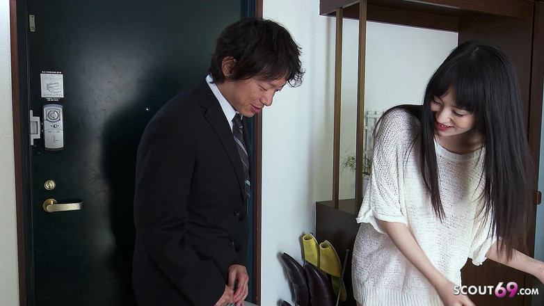 Asian porn collection: Japonská teenagerka Hiyori s velkými prsy dostane creampie nevlastním otcem