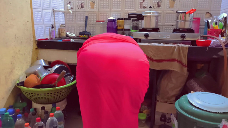 Your_Suman: Ibu tiri Mencuba Lubang Kemuliaan Buat Kali Pertama