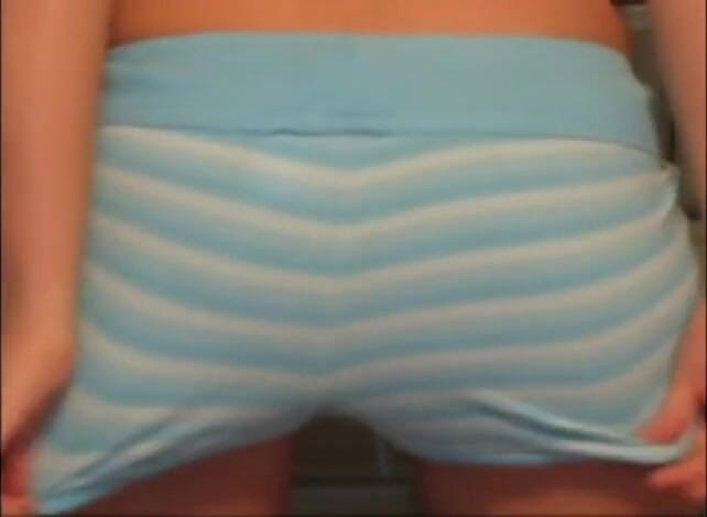 Femdom Austria: Roxy`s sss Jumping with blue hot pants