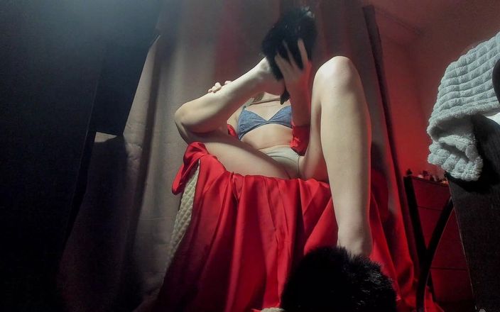 Skinny_lady69: Femdompov tapıyor kabarık terlik