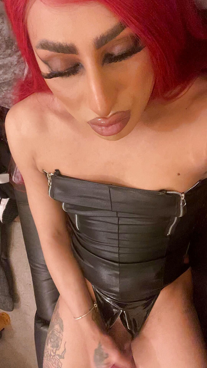 Lottie: Trans / transe wichst und kommt mit dirtytalk