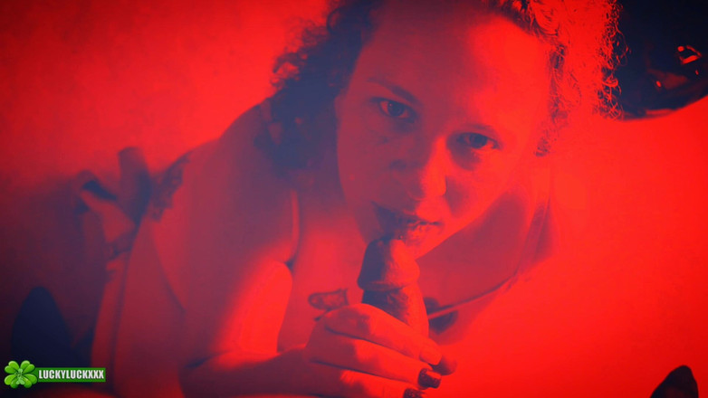 Lucky Luck XXX: Fată norocoasă Kween Bunny B - Red Light Special vedere la...