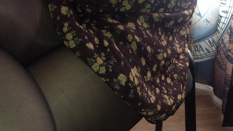 Lux Eva: Verveeld op het werk.