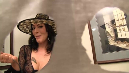 Eros Arts - Liberated Eye: La seducente MILF Zoey Holloway si diverte ad accarezzare grossi...