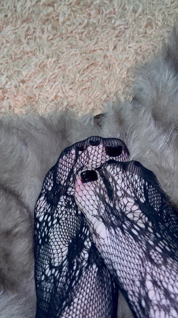 Sparrowica: Seksi çoraplı ve topuklu ayakkabılarla bacaklarımla oynuyorum