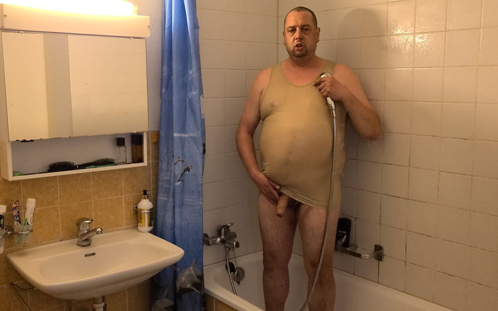 Pascal Dichter: タンクトップを引き締めた欲情したウォーターゲーム