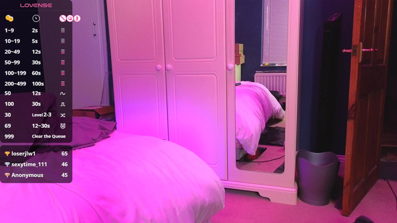 JessicaXD: 캠에서 검은 란제리를 입고 커밍