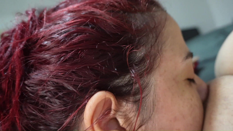 danielax: Memompa susu ke dalam memek sempit