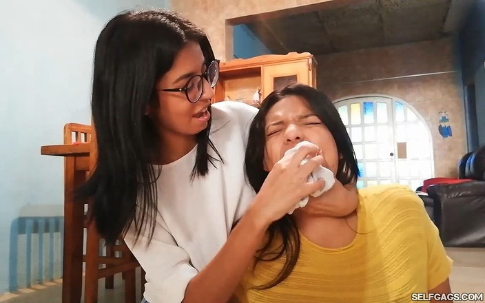 Selfgags Latina Bondage: Nhắn tin cho bạn trai của tôi lần cuối cùng!